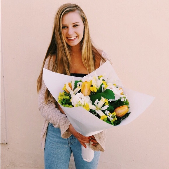 Meet your Posher, Carris - Picture 2 of 7